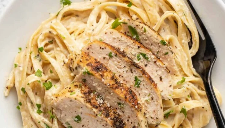 How to Make Chicken Alfredo